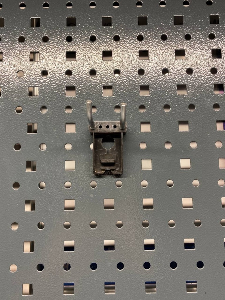 Крючок двойной 38 мм купить в Гатчине Крючок двойной 38 мм купить в Гатчине